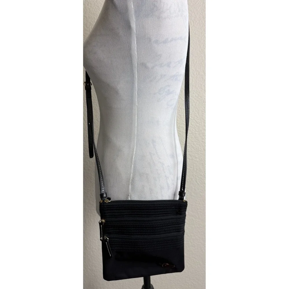 Dooney & Bourke North South Triple Zip Crossbody Bag Black Nylon Handbag Used 1x